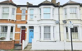 Two Bedroom Flat With Private Patio In Battersea