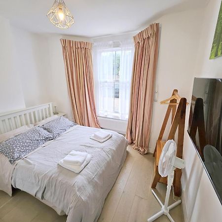 Two Bedroom Flat With Private Patio In Battersea Londres Extérieur photo